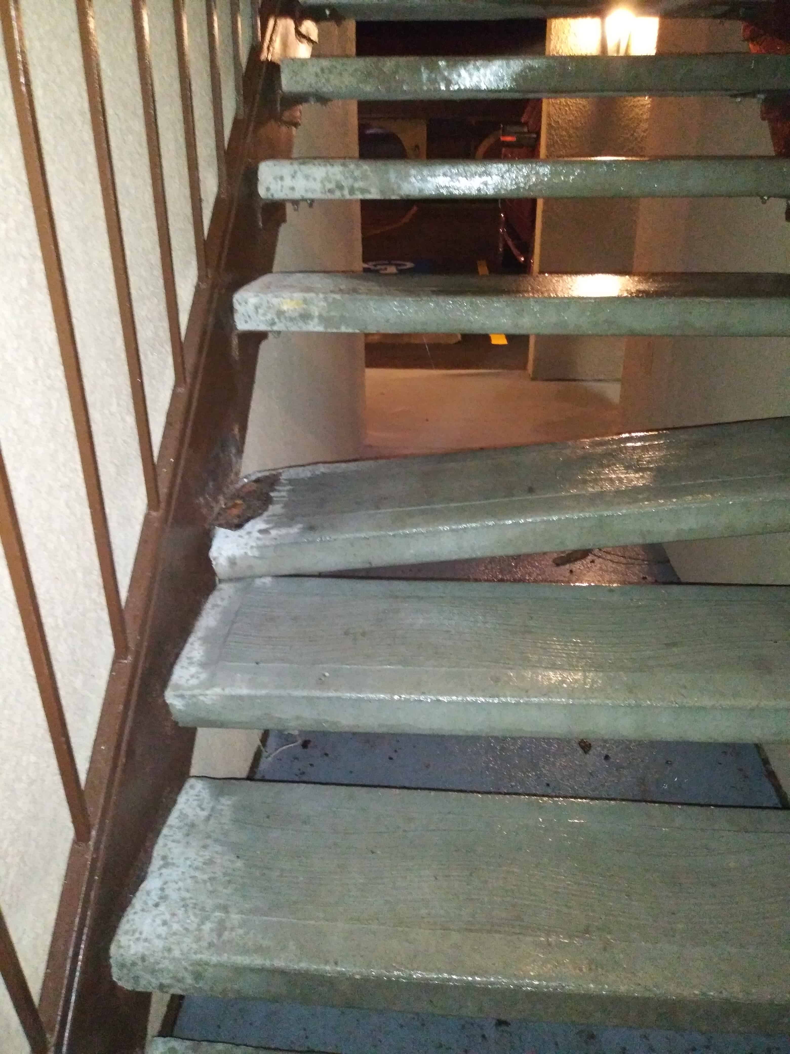 apartment stairs slip and fall-min